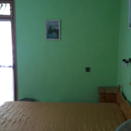 Dom Lidiya بيت ضيافة بوموري
