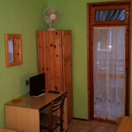 Dom Lidiya بيت ضيافة بوموري